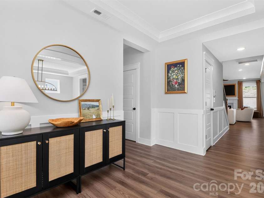 17222 Monocacy Boulevard, Huntersville, NC 28078.  MLS# CAR4396980, YatesRealty ID 37665. Entry/Foyer