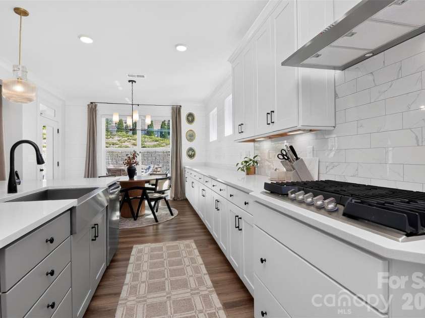 17222 Monocacy Boulevard, Huntersville, NC 28078.  MLS# CAR4396980, YatesRealty ID 37665. Modern Kitchen