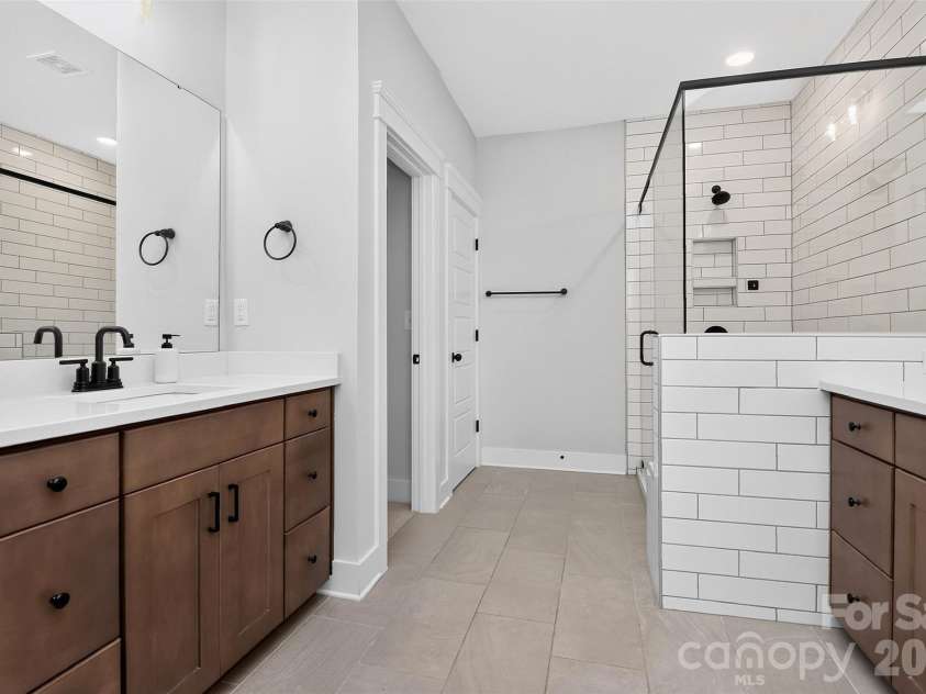 17222 Monocacy Boulevard, Huntersville, NC 28078.  MLS# CAR4396980, YatesRealty ID 37665. Primary Bathroom