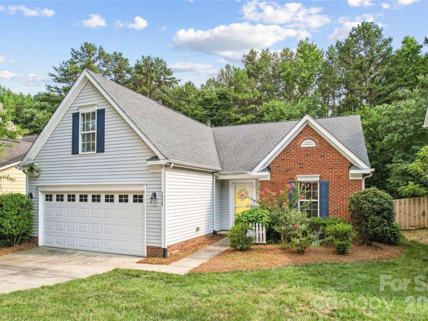 1826 Wilburn Park Lane, Charlotte, NC 28269.  MLS# CAR4399485, YatesRealty ID 37666. 