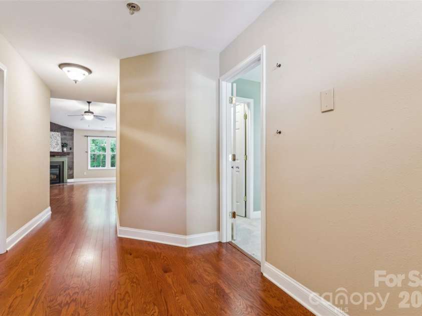 1826 Wilburn Park Lane, Charlotte, NC 28269.  MLS# CAR4399485, YatesRealty ID 37666. 