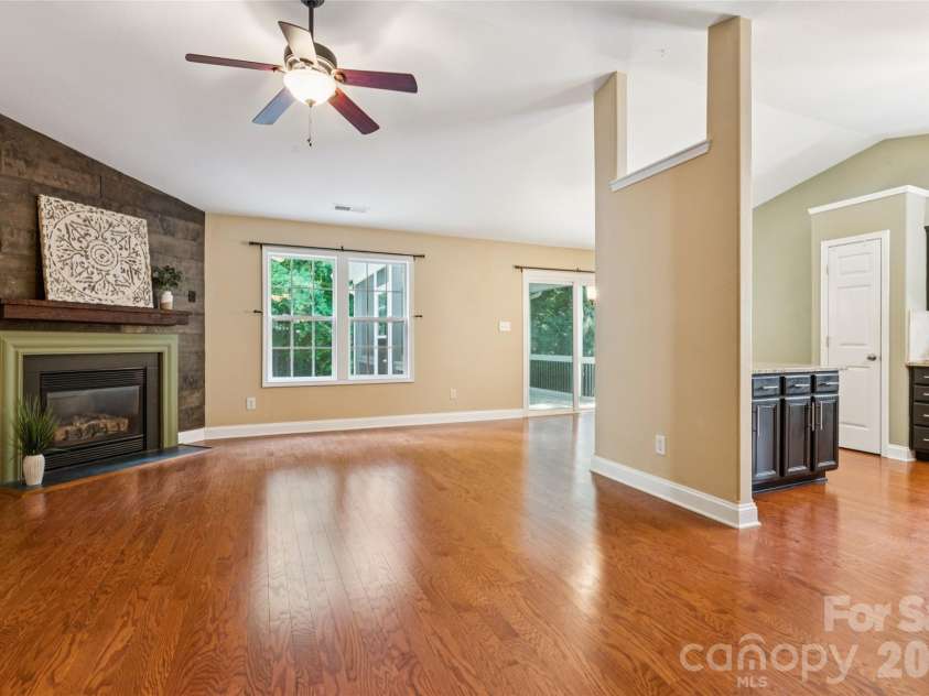 1826 Wilburn Park Lane, Charlotte, NC 28269.  MLS# CAR4399485, YatesRealty ID 37666. 