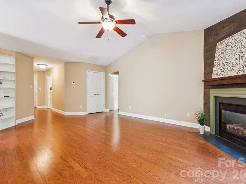 1826 Wilburn Park Lane, Charlotte, NC 28269.  MLS# CAR4399485, YatesRealty ID 37666. 