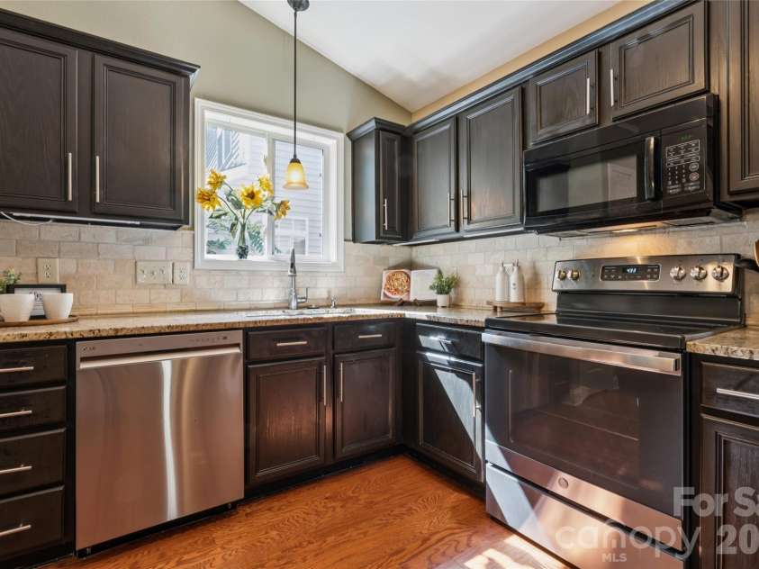 1826 Wilburn Park Lane, Charlotte, NC 28269.  MLS# CAR4399485, YatesRealty ID 37666. 