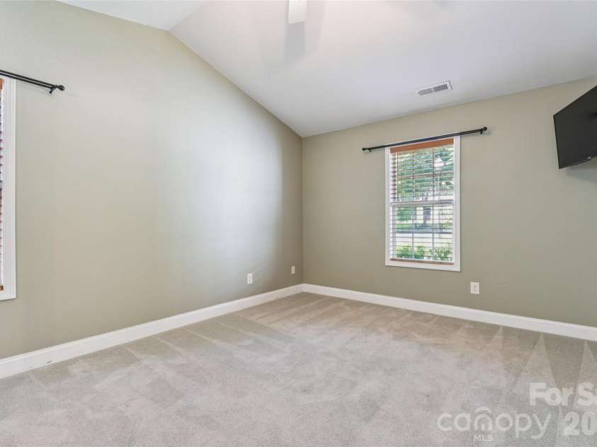 1826 Wilburn Park Lane, Charlotte, NC 28269.  MLS# CAR4399485, YatesRealty ID 37666. 