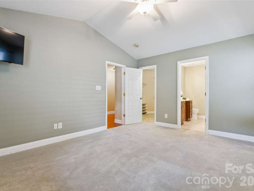 1826 Wilburn Park Lane, Charlotte, NC 28269.  MLS# CAR4399485, YatesRealty ID 37666. 