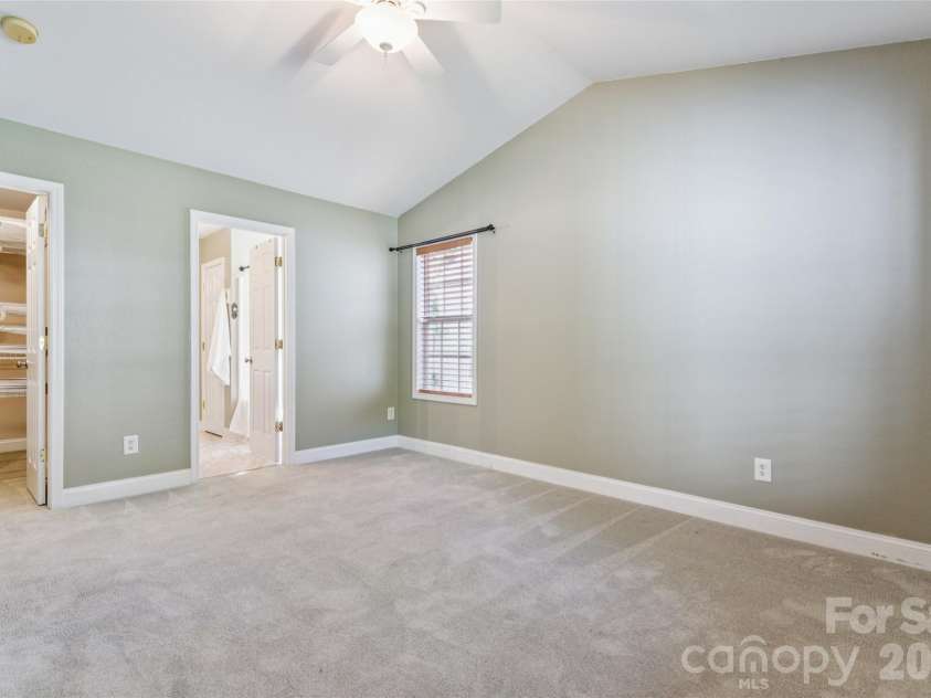1826 Wilburn Park Lane, Charlotte, NC 28269.  MLS# CAR4399485, YatesRealty ID 37666. 
