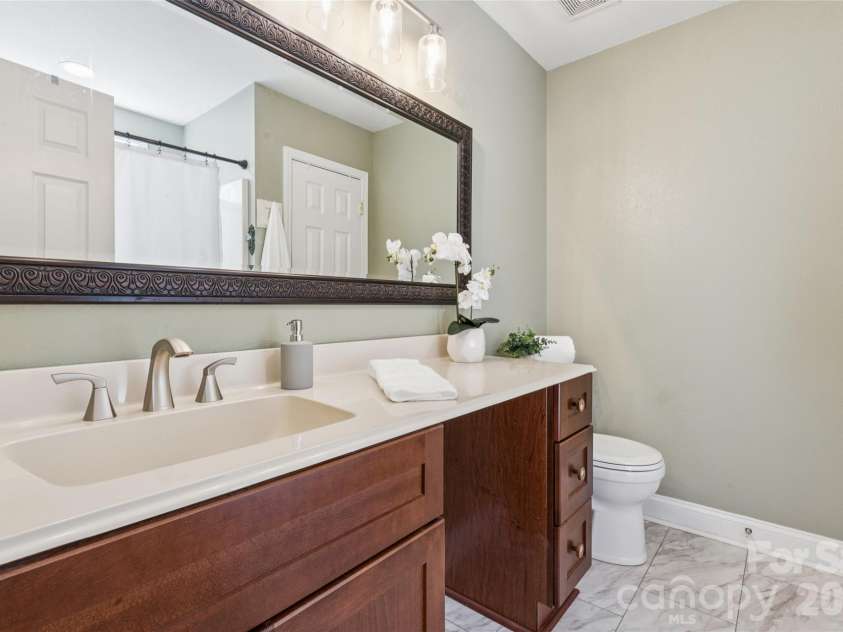 1826 Wilburn Park Lane, Charlotte, NC 28269.  MLS# CAR4399485, YatesRealty ID 37666. 
