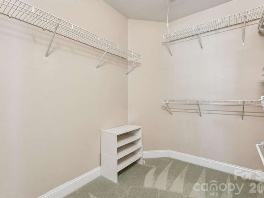 1826 Wilburn Park Lane, Charlotte, NC 28269.  MLS# CAR4399485, YatesRealty ID 37666. 