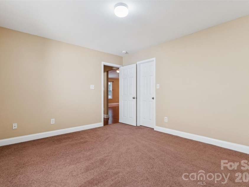 1826 Wilburn Park Lane, Charlotte, NC 28269.  MLS# CAR4399485, YatesRealty ID 37666. 