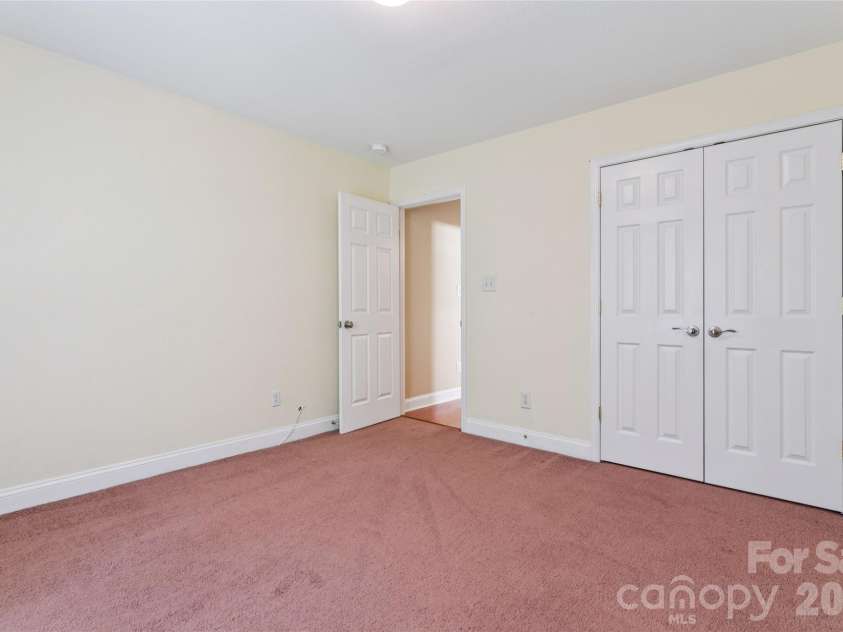 1826 Wilburn Park Lane, Charlotte, NC 28269.  MLS# CAR4399485, YatesRealty ID 37666. 