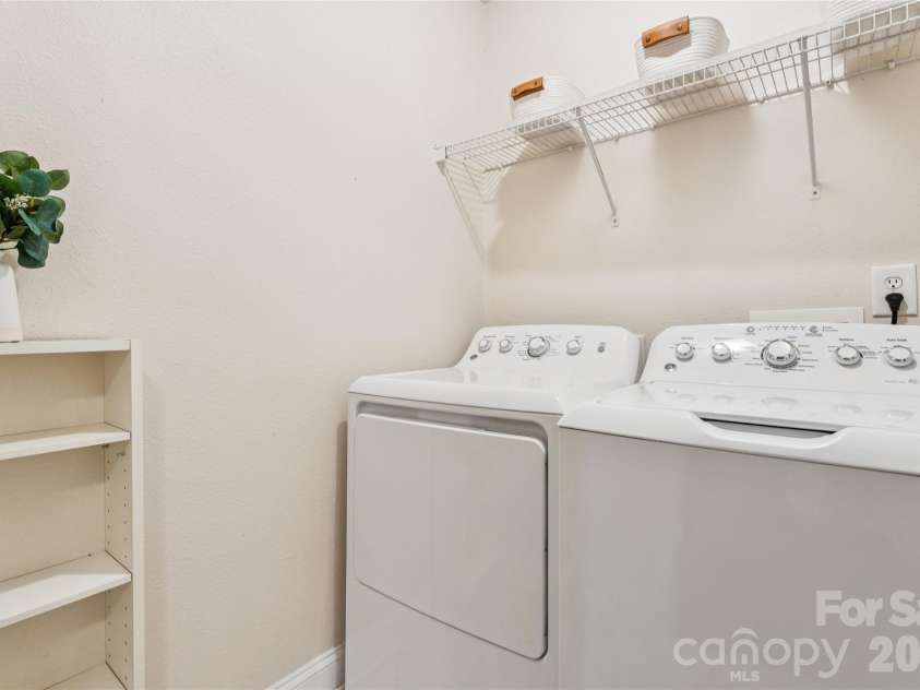 1826 Wilburn Park Lane, Charlotte, NC 28269.  MLS# CAR4399485, YatesRealty ID 37666. 