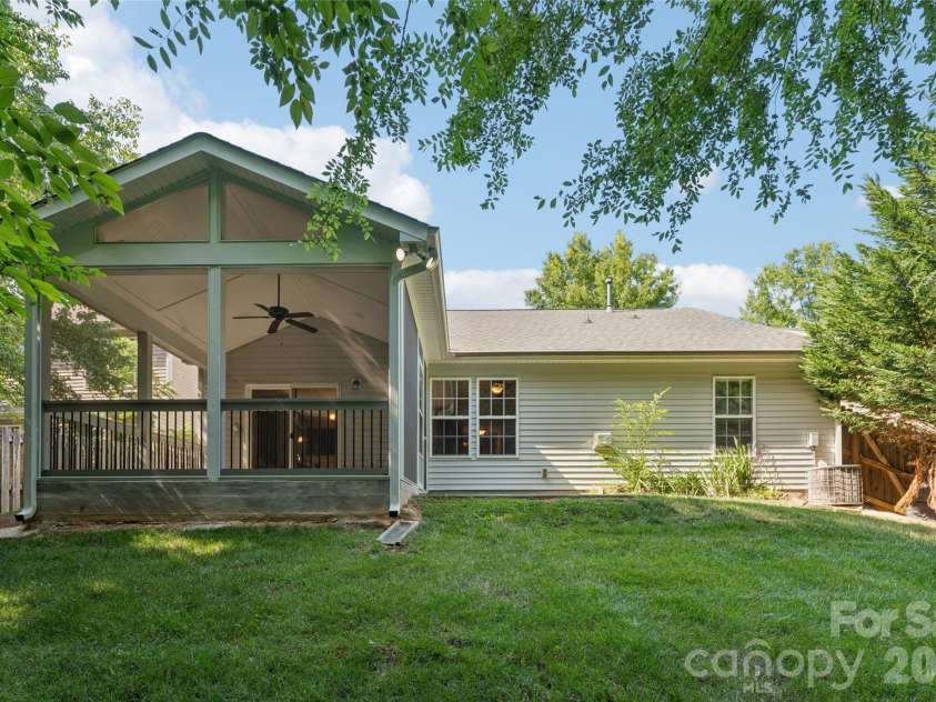 1826 Wilburn Park Lane, Charlotte, NC 28269.  MLS# CAR4399485, YatesRealty ID 37666. 