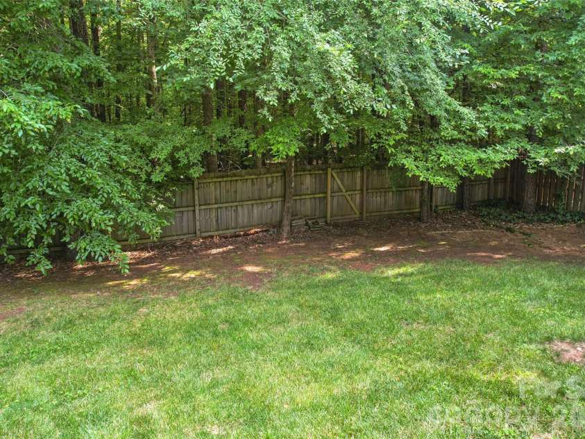 1826 Wilburn Park Lane, Charlotte, NC 28269.  MLS# CAR4399485, YatesRealty ID 37666. 