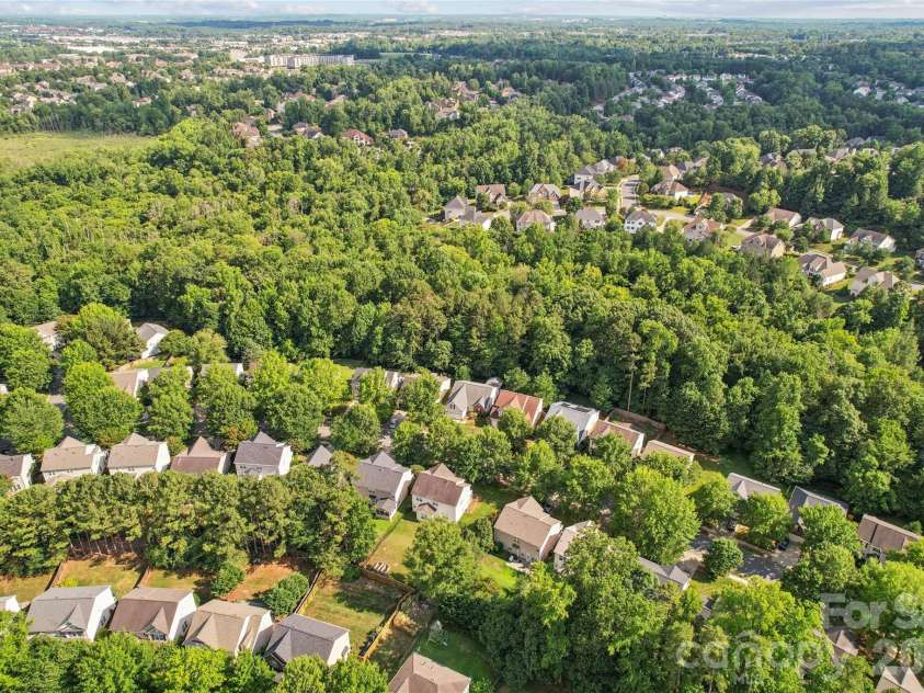 1826 Wilburn Park Lane, Charlotte, NC 28269.  MLS# CAR4399485, YatesRealty ID 37666. 