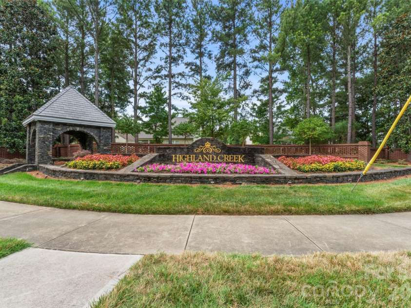 1826 Wilburn Park Lane, Charlotte, NC 28269.  MLS# CAR4399485, YatesRealty ID 37666. 
