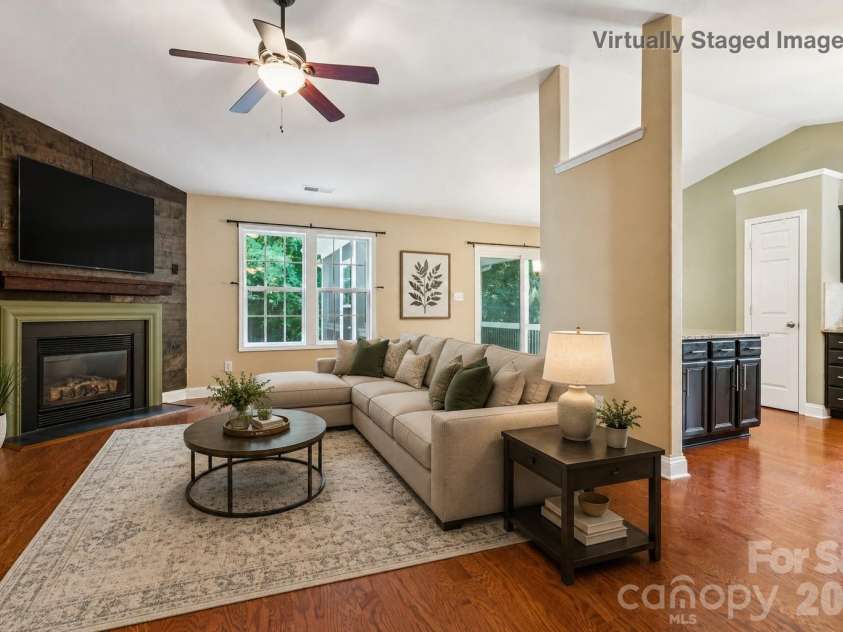 1826 Wilburn Park Lane, Charlotte, NC 28269.  MLS# CAR4399485, YatesRealty ID 37666. 