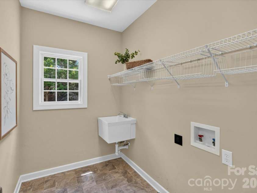902 Lillieshall Road, Waxhaw, NC 28173.  MLS# CAR4395181, YatesRealty ID 37667. 