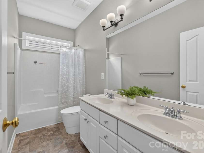 902 Lillieshall Road, Waxhaw, NC 28173.  MLS# CAR4395181, YatesRealty ID 37667. 