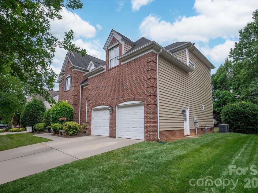 902 Lillieshall Road, Waxhaw, NC 28173.  MLS# CAR4395181, YatesRealty ID 37667. 