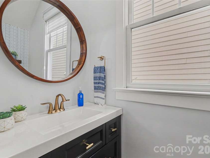 12711 James Blakeney Avenue, Charlotte, NC 28277.  MLS# CAR4400729, YatesRealty ID 37669. Half Bath
