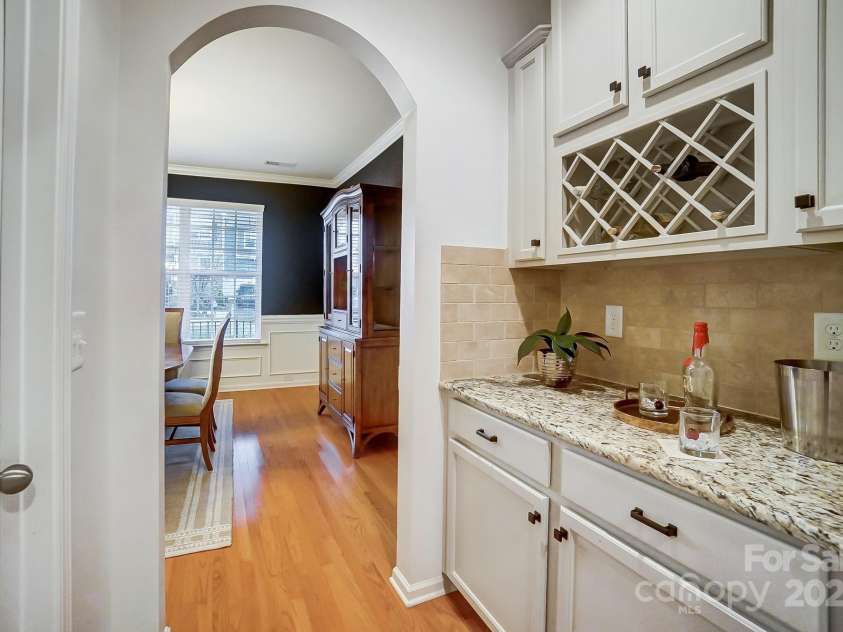 1126 Snowbird Lane, Waxhaw, NC 28173.  MLS# CAR4222147, YatesRealty ID 3767. Butler's pantry/bar area between kitchen and dining room.