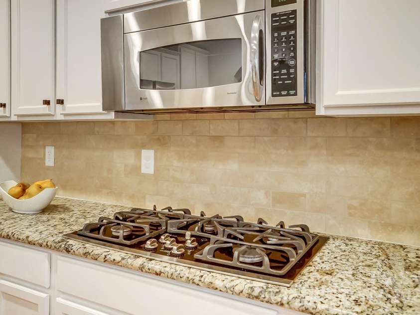 1126 Snowbird Lane, Waxhaw, NC 28173.  MLS# CAR4222147, YatesRealty ID 3767. Gas cooktop.