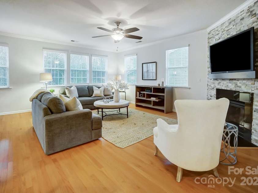 1126 Snowbird Lane, Waxhaw, NC 28173.  MLS# CAR4222147, YatesRealty ID 3767. Large family room.