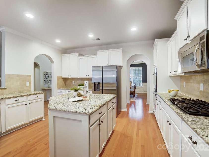 1126 Snowbird Lane, Waxhaw, NC 28173.  MLS# CAR4222147, YatesRealty ID 3767. Light and bright kitchen!