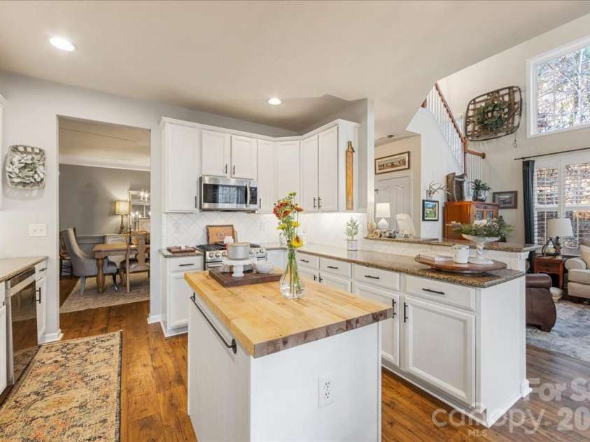 718 Deerbrook Lane, Tega Cay, SC 29708.  MLS# CAR4326224, YatesRealty ID 3767. 