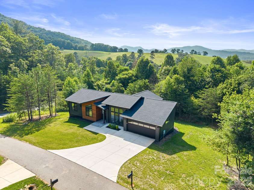 4 Tremorra Trail, Leicester, NC 28748.  MLS# CAR4399851, YatesRealty ID 37670. 