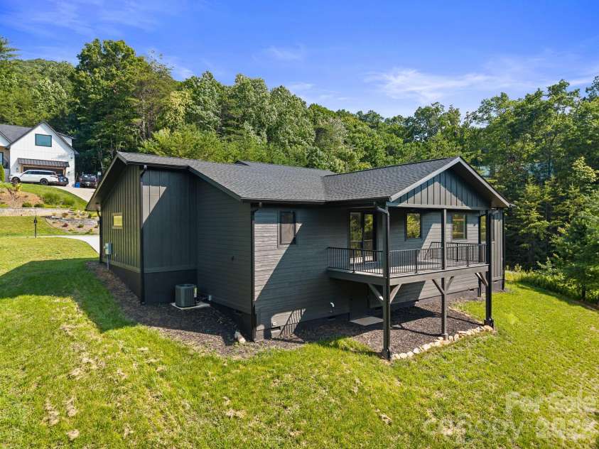 4 Tremorra Trail, Leicester, NC 28748.  MLS# CAR4399851, YatesRealty ID 37670. 