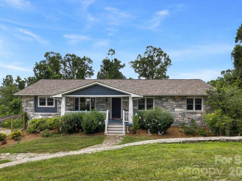 26 Crestwood Drive, Arden, NC 28704.  MLS# CAR4400337, YatesRealty ID 37672. 26 Crestwood Drive