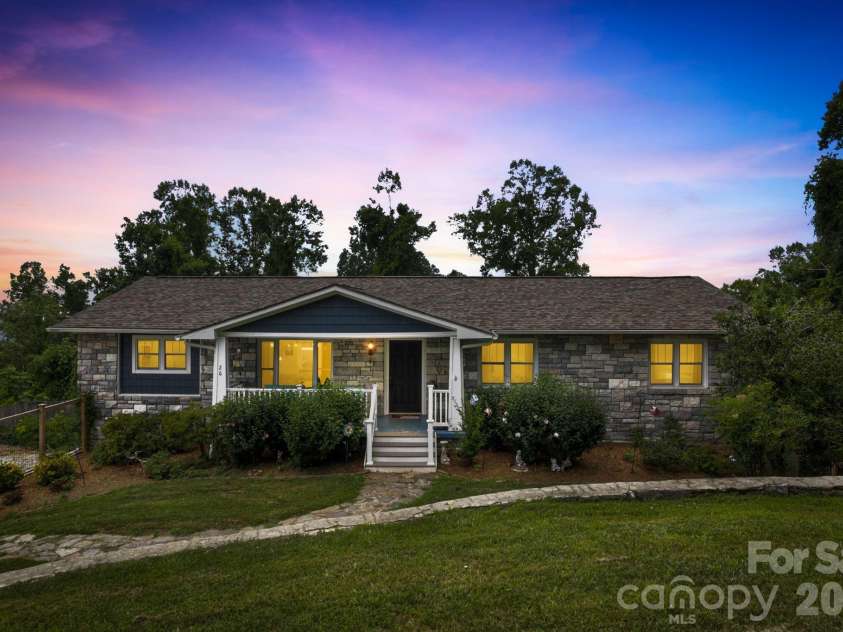 26 Crestwood Drive, Arden, NC 28704.  MLS# CAR4400337, YatesRealty ID 37672. 