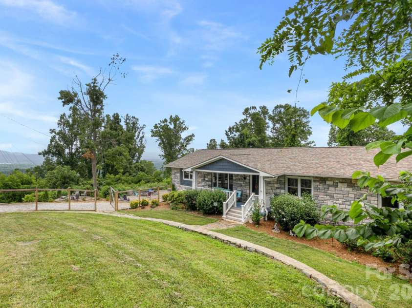 26 Crestwood Drive, Arden, NC 28704.  MLS# CAR4400337, YatesRealty ID 37672. 
