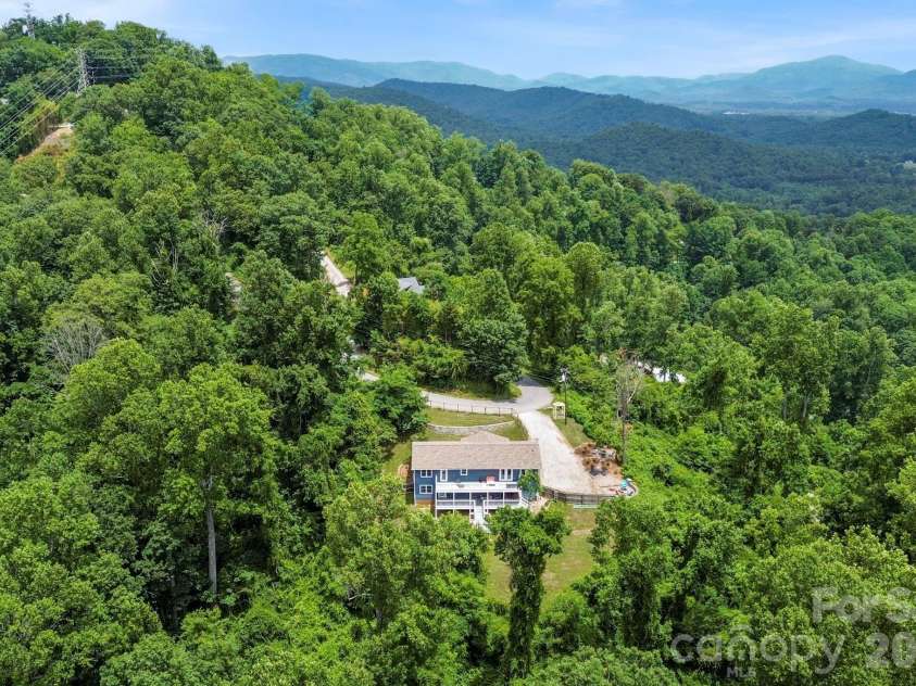 26 Crestwood Drive, Arden, NC 28704.  MLS# CAR4400337, YatesRealty ID 37672. 