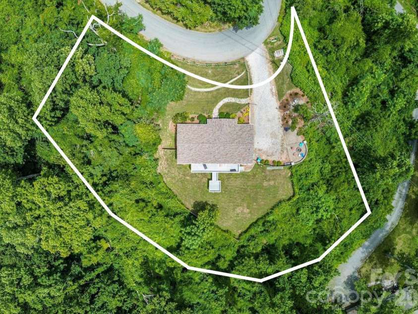 26 Crestwood Drive, Arden, NC 28704.  MLS# CAR4400337, YatesRealty ID 37672. Approximate lot lines