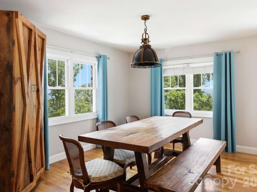 26 Crestwood Drive, Arden, NC 28704.  MLS# CAR4400337, YatesRealty ID 37672. Dining area