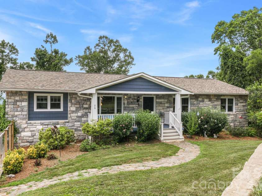 26 Crestwood Drive, Arden, NC 28704.  MLS# CAR4400337, YatesRealty ID 37672. Landscaped yard