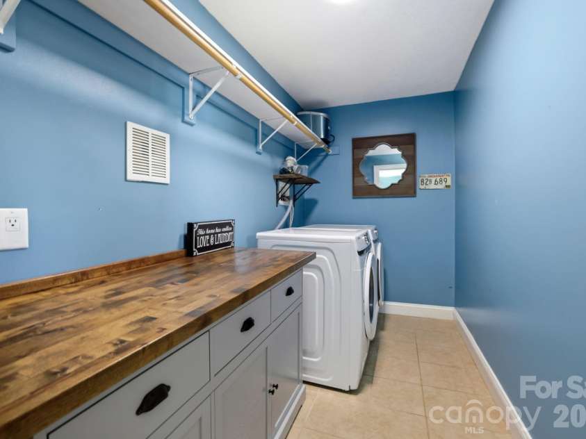 26 Crestwood Drive, Arden, NC 28704.  MLS# CAR4400337, YatesRealty ID 37672. Large Laundry room
