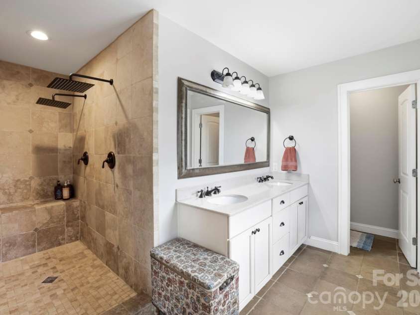 26 Crestwood Drive, Arden, NC 28704.  MLS# CAR4400337, YatesRealty ID 37672. Primary En Suite