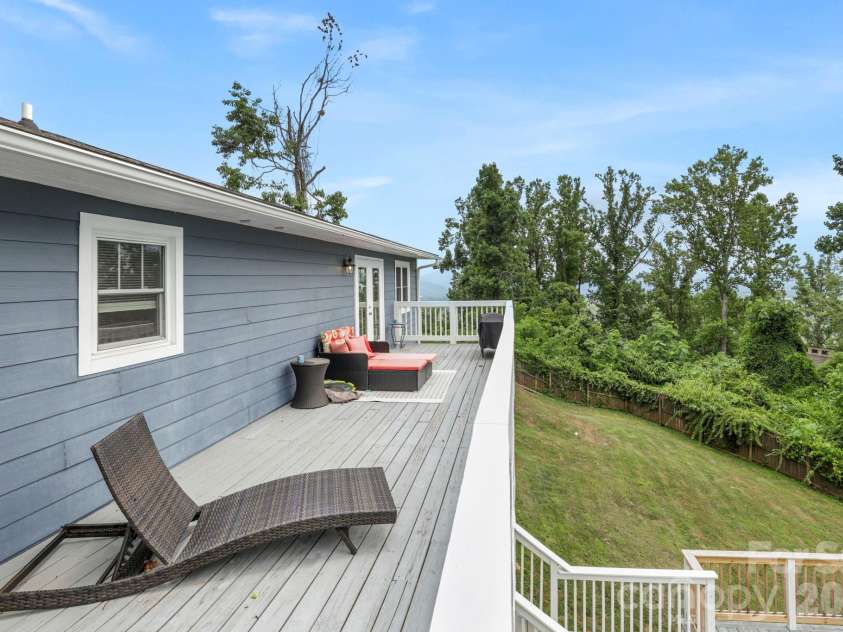 26 Crestwood Drive, Arden, NC 28704.  MLS# CAR4400337, YatesRealty ID 37672. Upper Deck