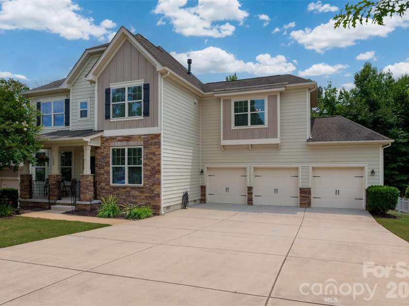 1809 Trading Path Lane, Waxhaw, NC 28173.  MLS# CAR4396687, YatesRealty ID 37673. 