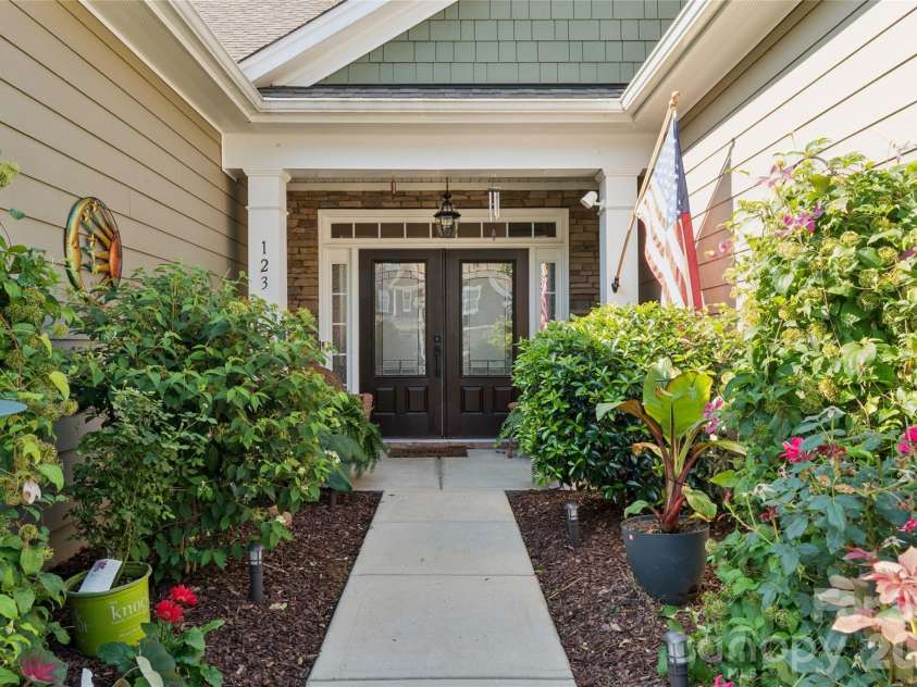123 Tomahawk Drive, Mooresville, NC 28117.  MLS# CAR4401641, YatesRealty ID 37674. 