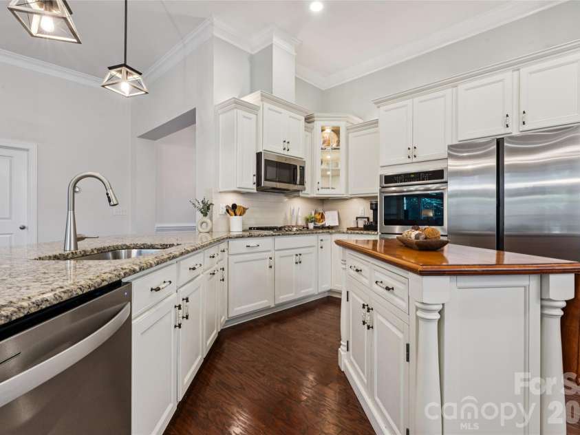 123 Tomahawk Drive, Mooresville, NC 28117.  MLS# CAR4401641, YatesRealty ID 37674. 