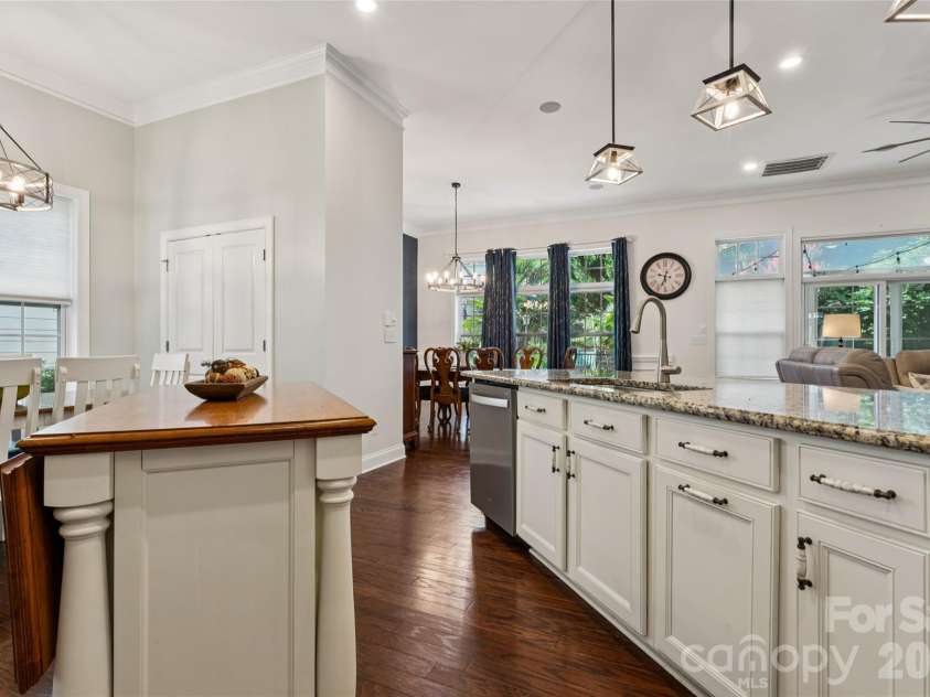 123 Tomahawk Drive, Mooresville, NC 28117.  MLS# CAR4401641, YatesRealty ID 37674. 