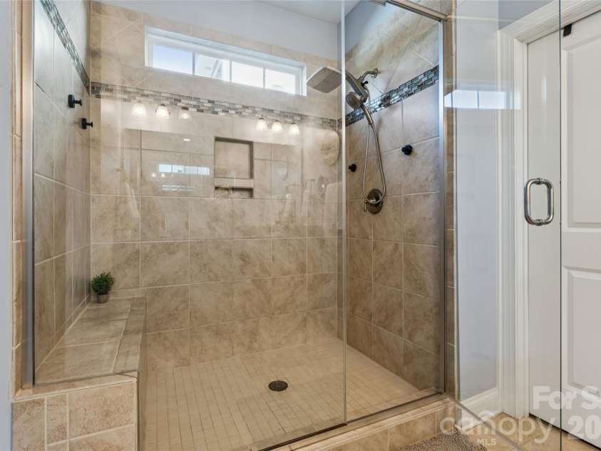 123 Tomahawk Drive, Mooresville, NC 28117.  MLS# CAR4401641, YatesRealty ID 37674. 