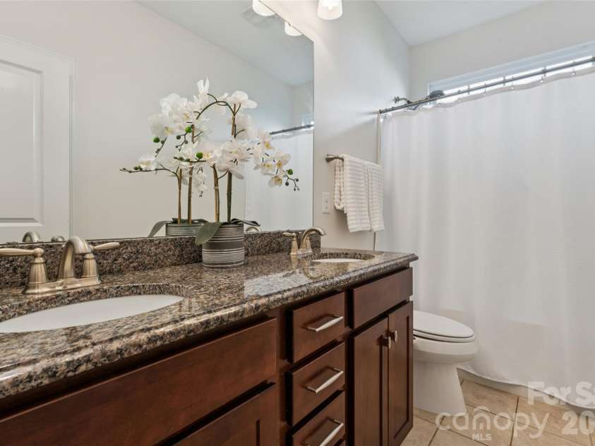 123 Tomahawk Drive, Mooresville, NC 28117.  MLS# CAR4401641, YatesRealty ID 37674. 
