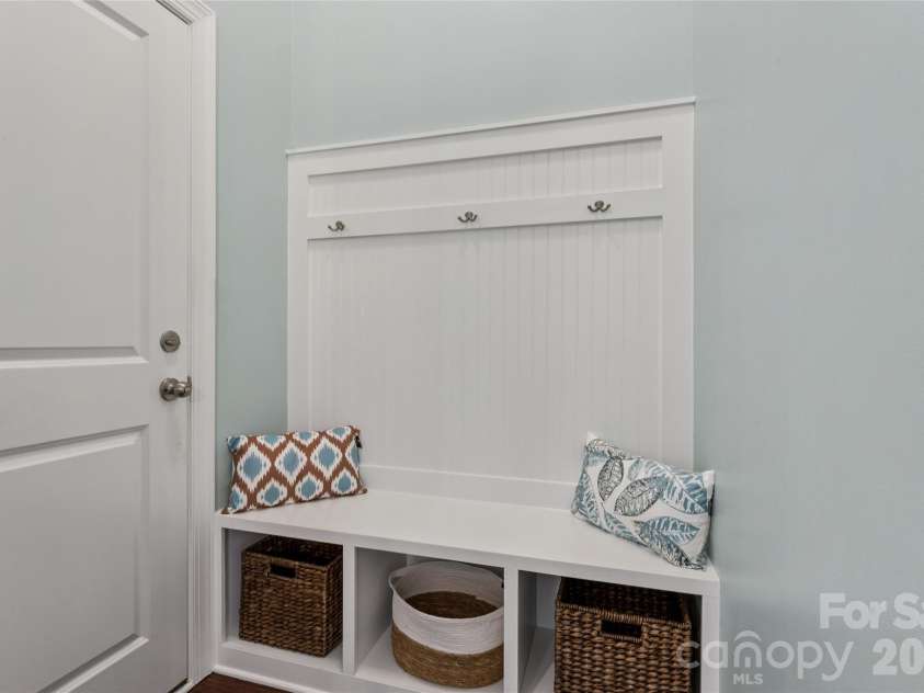 123 Tomahawk Drive, Mooresville, NC 28117.  MLS# CAR4401641, YatesRealty ID 37674. 