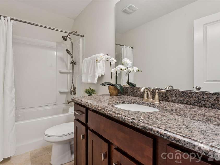 123 Tomahawk Drive, Mooresville, NC 28117.  MLS# CAR4401641, YatesRealty ID 37674. 
